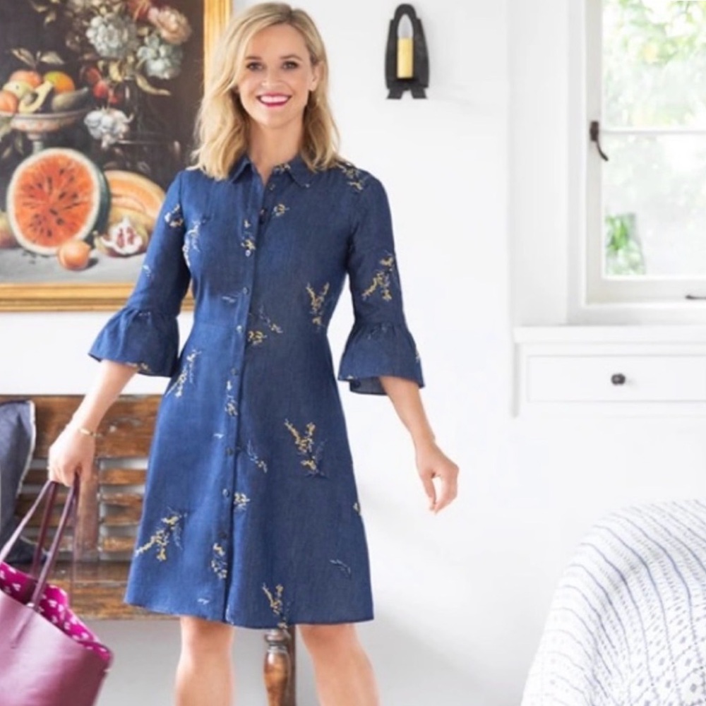 Draper James Denim Embroidered Dress 💙☀️
